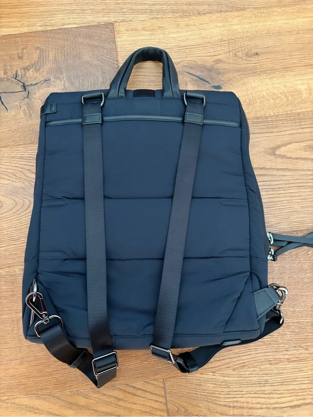 Tumi sleek black